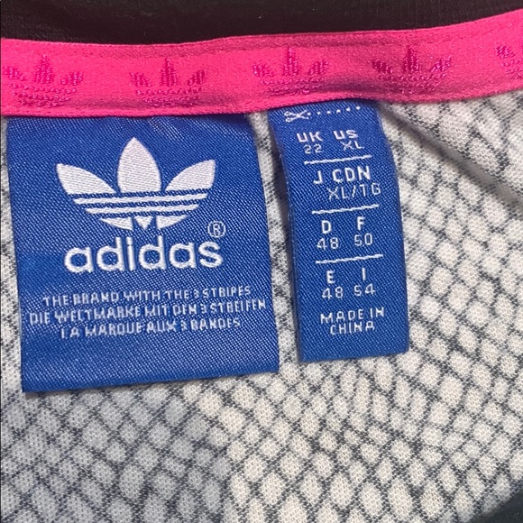 White / black tshirt with adidas patch logo - Picture 3 of 3